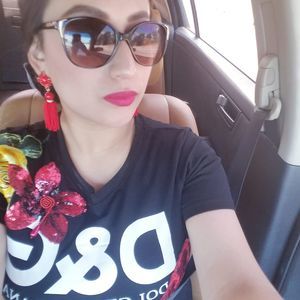 Meet your Posher, Claudia